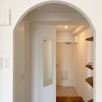 京都市下京区富小路通松原下る本上神明町463の賃貸物件/エントランス周りはアーチで区切る。ちょっとした造作で程よくシーン分けができているのがいい塩梅