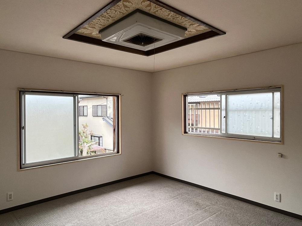 京都市左京区上高野沢淵町の売買物件/2階8帖｜少なくとも表面の改装はした方が良さそう