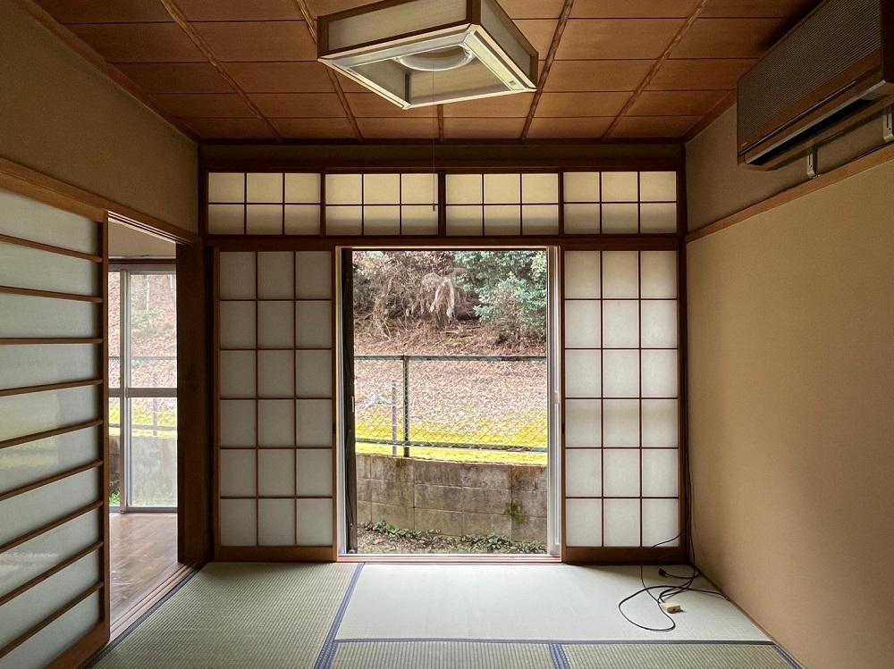 京都市左京区上高野沢淵町の売買物件/居間からも森