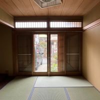 京都市左京区上高野沢淵町の売買物件/玄関脇の和室には縁側があります（雨戸を開けれず・・・）