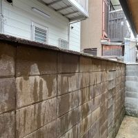 京都市北区鷹峯旧土居町1‐29の売買物件/北側はゴミ箱等が置ける程度のスペースあり（写真は改装時のもの）