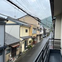 京都市北区鷹峯旧土居町1‐29の売買物件/周辺は住宅が建ち並ぶ（写真は改装時のもの）