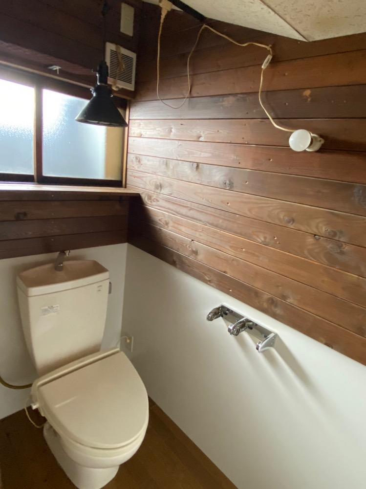 京都市中京区壬生賀陽御所町の賃貸物件/トイレにも、照明と壁のこだわりが。