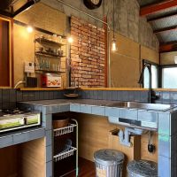 京都市左京区高野蓼原町91-9の賃貸物件/キッチンはタイル張り。カラーリングが良い（写真は前回募集時のもの。現在写真にある動産物は撤去済）