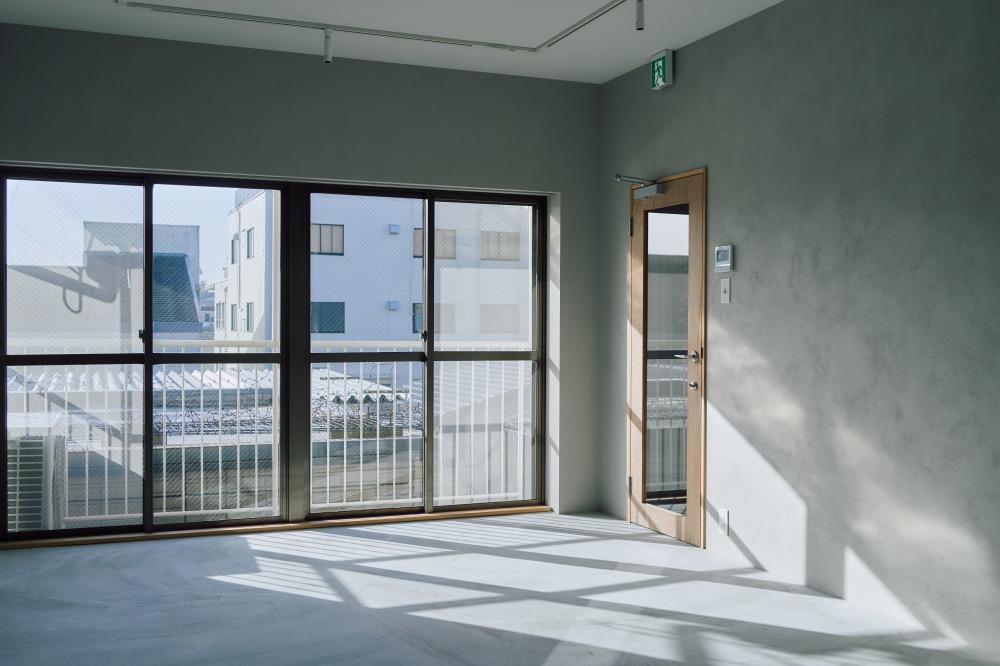 京都市中京区御幸町通竹屋町上る毘沙門町 の賃貸物件/4階。南側もこの通りたっぷりと光が差し込んできます。