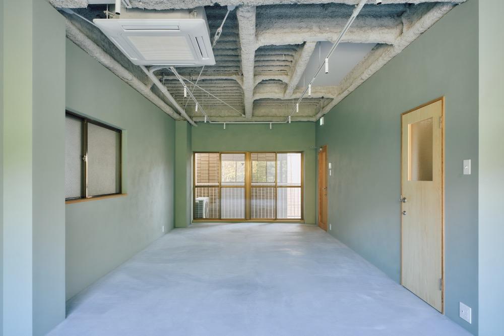 京都市中京区御幸町通竹屋町上る毘沙門町 の賃貸物件/3階。壁面はグリーン系です。