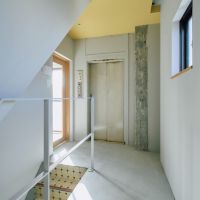 京都市中京区御幸町通竹屋町上る毘沙門町 の賃貸物件/共用部。ダウベーター周りは無骨さを残しました。