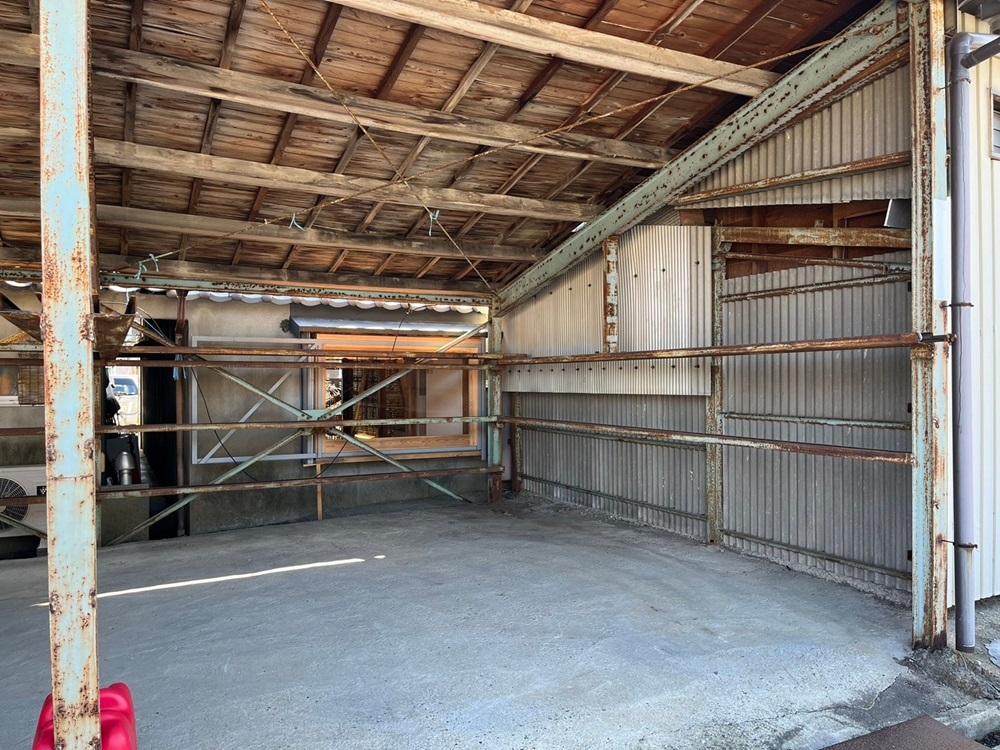 亀岡市大井町並河1丁目13-17、14-7の賃貸物件/もれなく付いてくるこの外部スペース（約14.19㎡）は客席や作業場、駐車場としても（13-17）