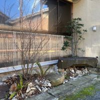 亀岡市大井町並河1丁目13-17、14-7の賃貸物件/大きな石はベンチ代わりにも（14-7※成約済）
