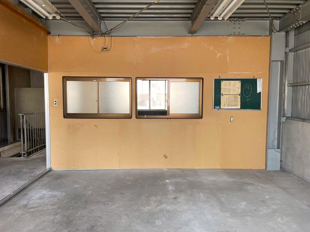京都市下京区朱雀宝蔵町の賃貸物件/南側の部屋。とても明るく北側の部屋との間に窓があるので風の通り道になります。