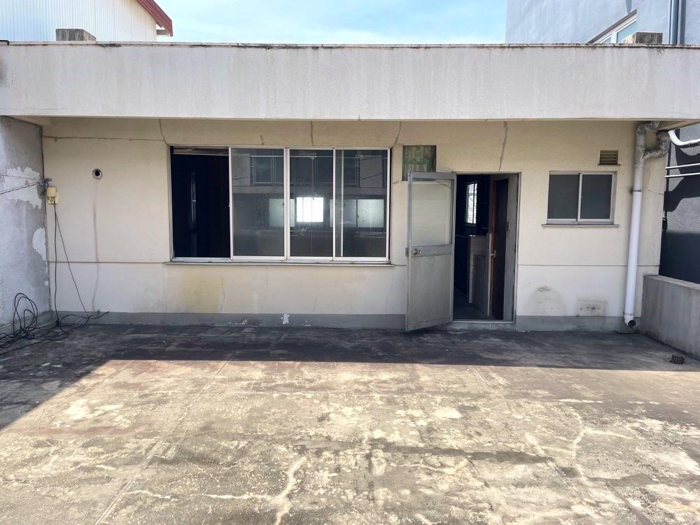 京都市下京区朱雀宝蔵町の賃貸物件/雨天での使用は防水のシェードなどがあると更に選択肢が増えそう。