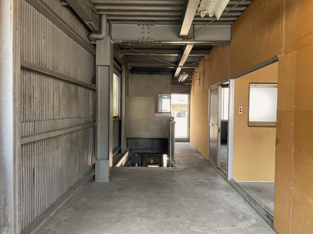 京都市下京区朱雀宝蔵町の賃貸物件/階段上がった先、自然光のみでこの明るさです。