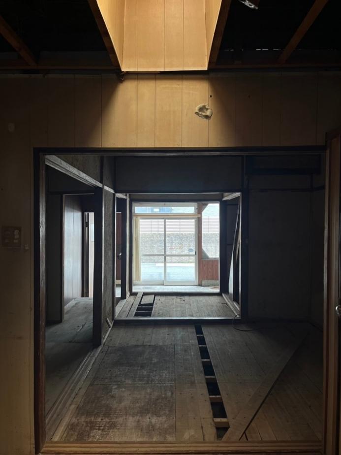 京都市左京区一乗寺木ノ本町の売買物件/奥側には天窓から自然光がやんわりと