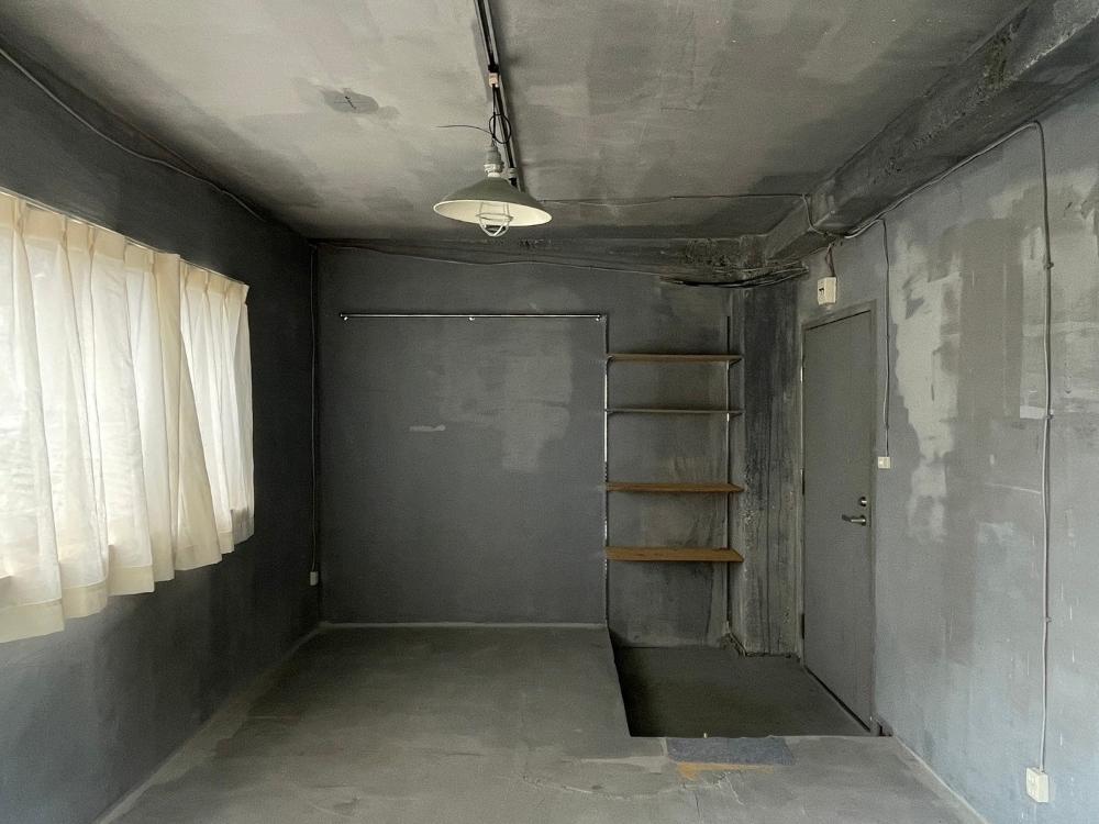 京都市下京区朱雀宝蔵町73-1の賃貸物件/このモルタル感と色のムラがいい味出してます。
This mortar feeling and uneven coloring give it a nice flavor.