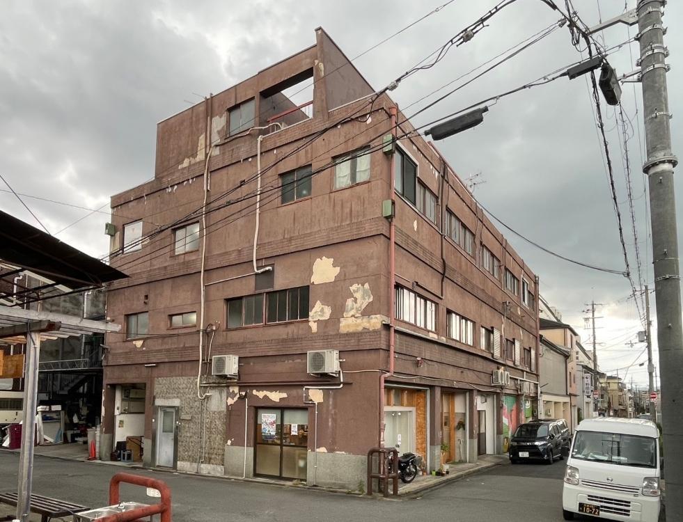 京都市下京区朱雀宝蔵町73-1の賃貸物件/曇天でも様になる佇まい。
Looks good even on cloudy days.