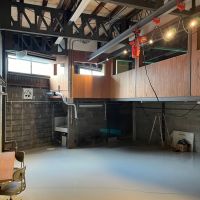 京都市中京区壬生東檜町の賃貸物件/こちらがオーナーさんの作業場。そして右上の中2階に「牛串焼き屋さん」が入居予定。