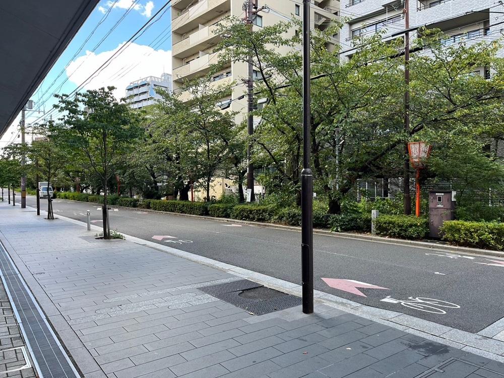 京都市下京区下材木町の賃貸物件/エントランス前には高瀬川