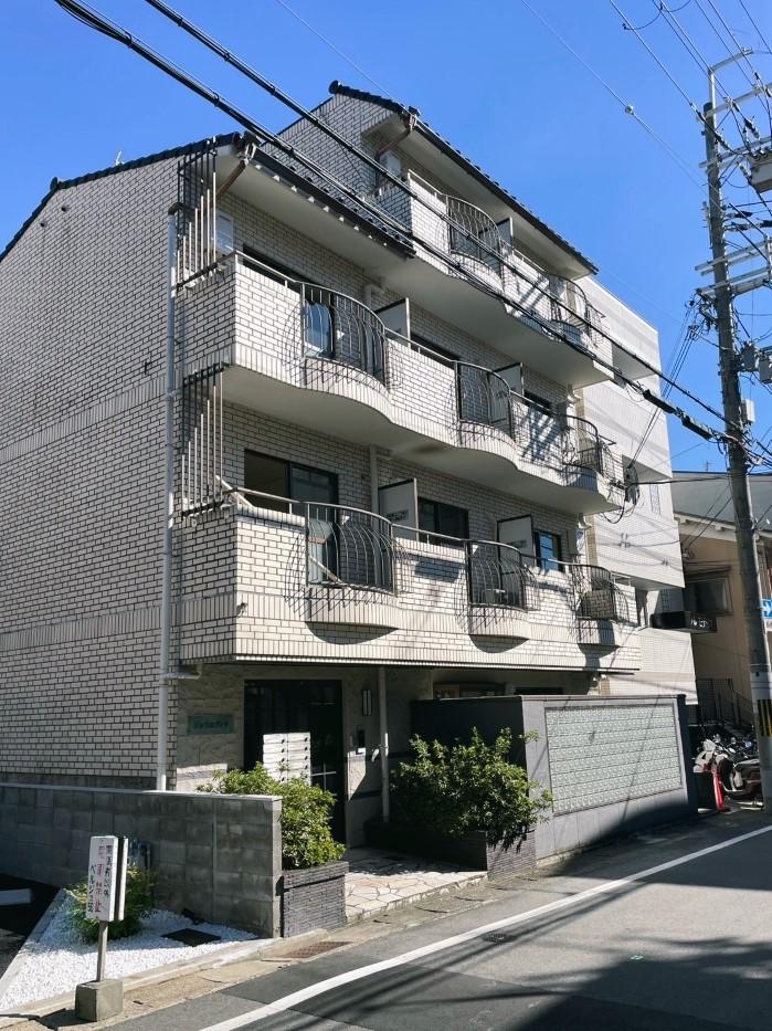 京都市左京区高野泉町70-1の賃貸物件/丸みを帯びたバルコニーも良き。宅配BOXもあります。