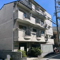 京都市左京区高野泉町70-1の賃貸物件/丸みを帯びたバルコニーも良き。宅配BOXもあります。