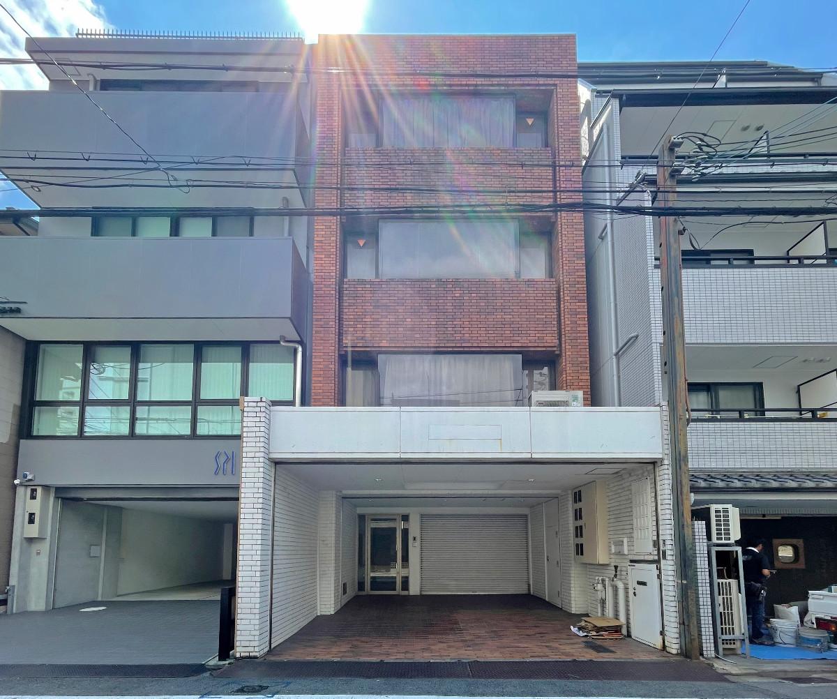 京都市下京区松原通新町東入中野之町187の賃貸物件/外観全景。4階建ての建物の2階部分となります