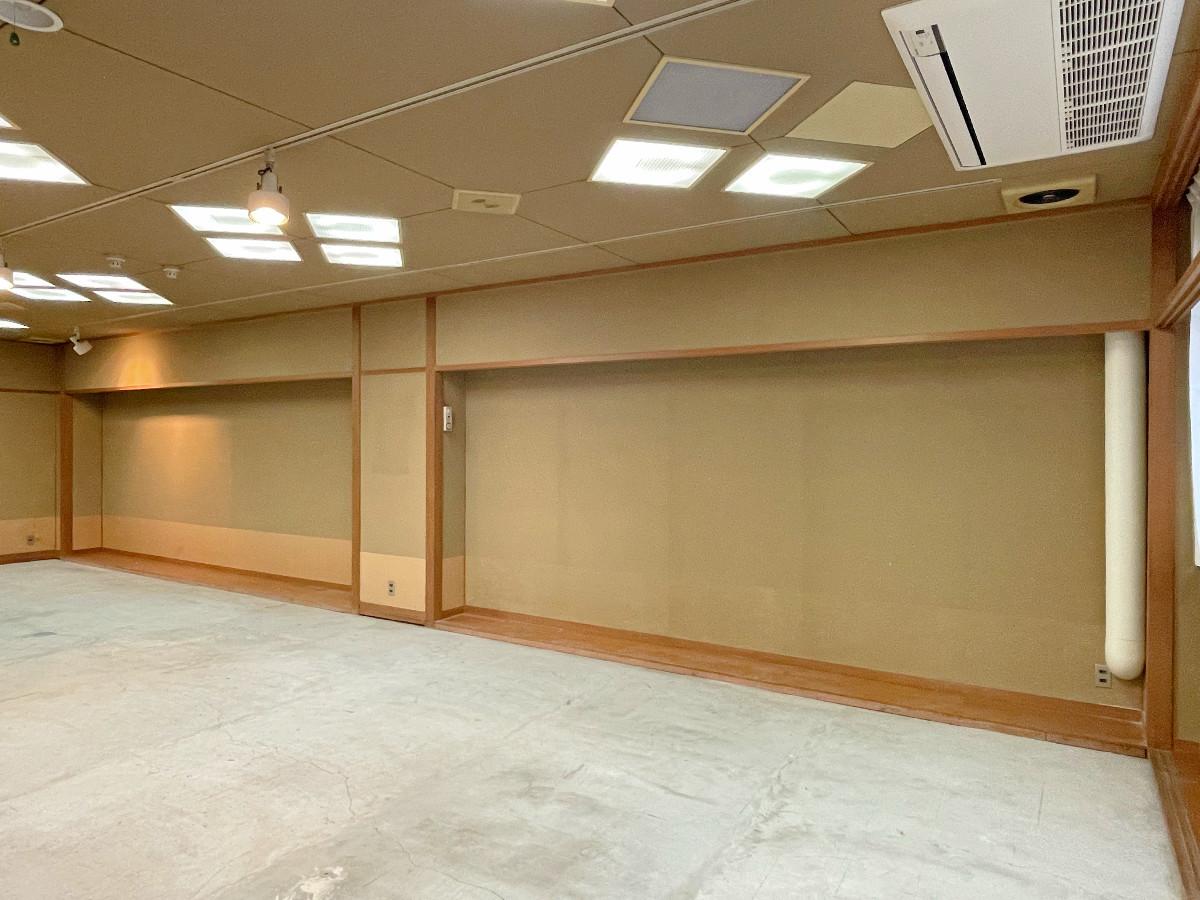京都市下京区松原通新町東入中野之町187の賃貸物件/内観全景事務所西面。薄めの床空間が誂えてあります。ここに服やサンプルをつるして展示したら良さそうですね