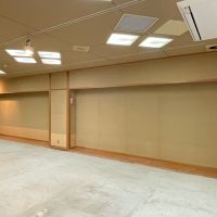 京都市下京区松原通新町東入中野之町187の賃貸物件/内観全景事務所西面。薄めの床空間が誂えてあります。ここに服やサンプルをつるして展示したら良さそうですね