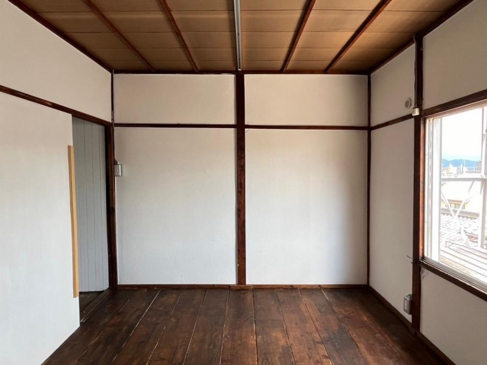京都市北区紫野大徳寺町の賃貸物件/2階南側｜左手に少し収納あり〼