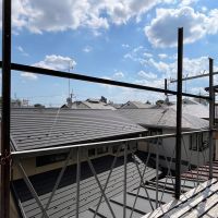 京都市北区紫野大徳寺町の賃貸物件/2階南側｜若干の高低差があるので圧迫感はありません