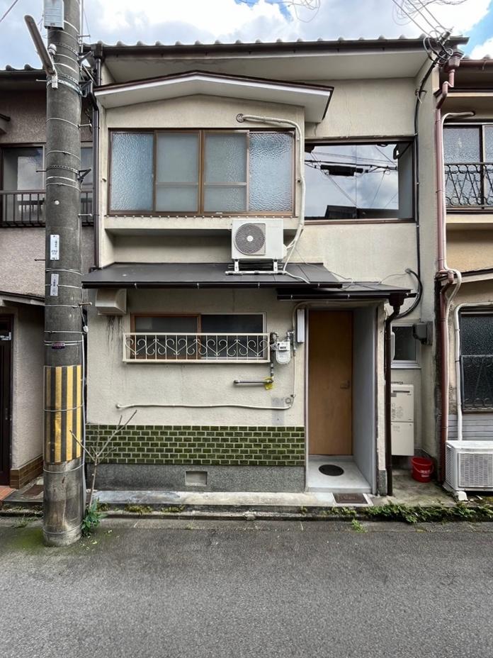 京都市北区紫野大徳寺町の賃貸物件/自転車なら前面に駐輪出来そうですが、バイクは△です。