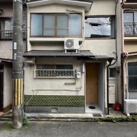京都市北区紫野大徳寺町の賃貸物件/自転車なら前面に駐輪出来そうですが、バイクは△です。