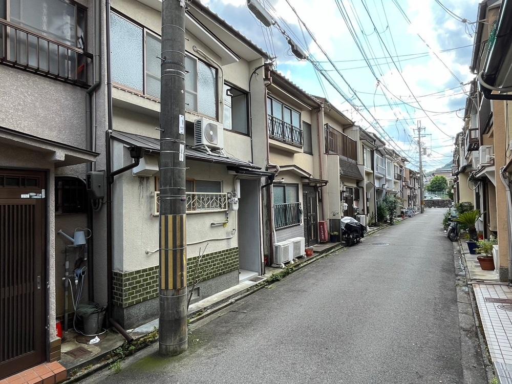 京都市北区紫野大徳寺町の賃貸物件/同様の住宅がずらりと並ぶ