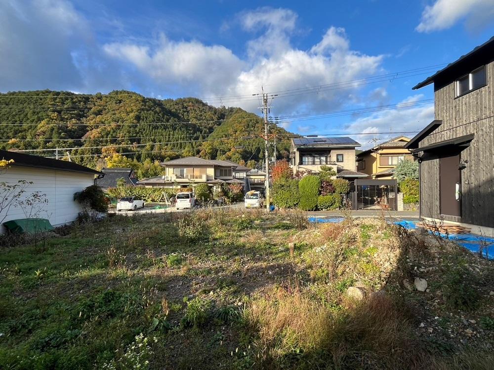 京都市左京区静市市原町205の売買物件/北方面には小高い山が見える