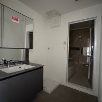 京都市上京区南俵町の賃貸物件/洗面台の鏡が大きいのはうれしいですね。