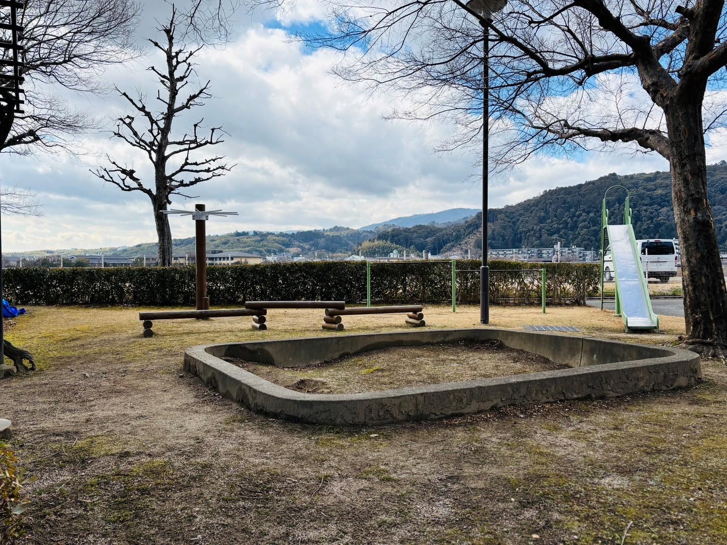 京都市右京区梅津大縄場町の賃貸物件/敷地内にある小さな公園