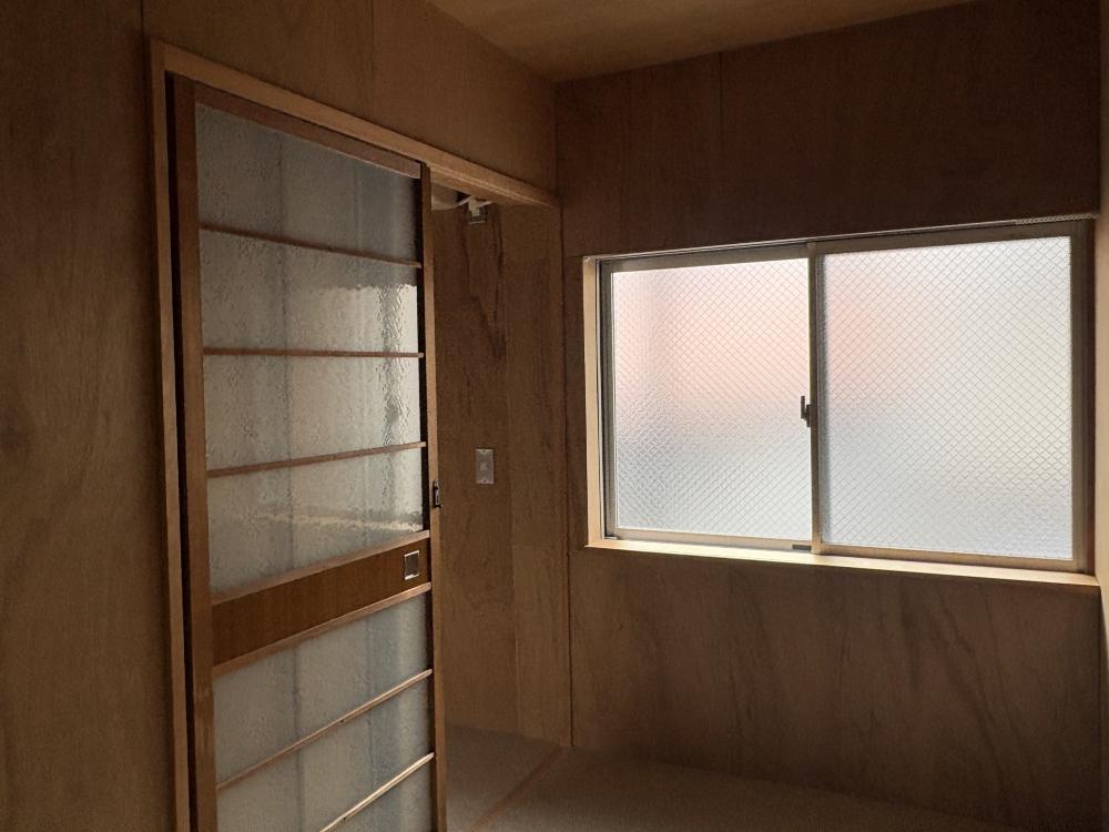 京都市東山区五条橋東の賃貸物件/2階付室｜作業などに集中したいときはこのスぺースを重宝しそう。