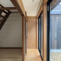 京都市東山区五条橋東の賃貸物件/1階廊下｜庭からの光がよく入ります