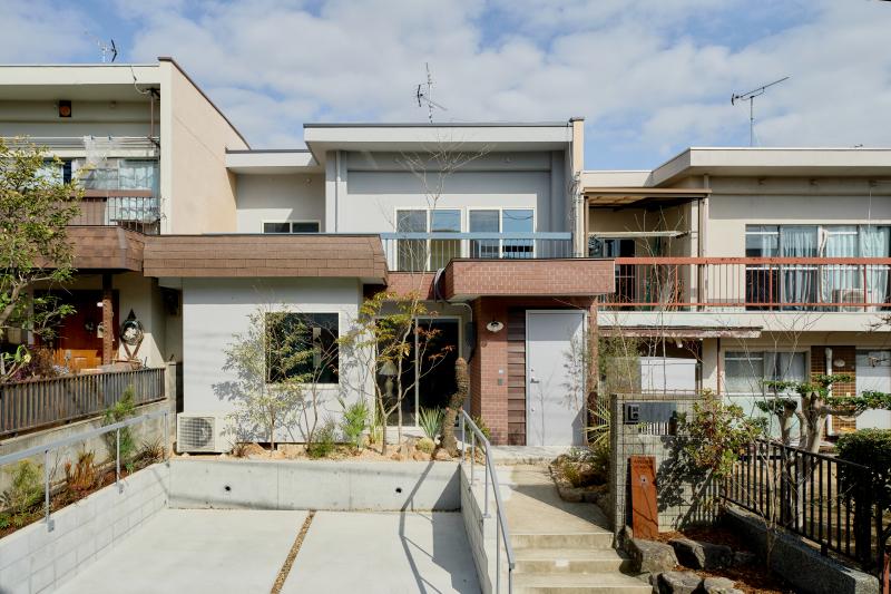  大山崎町円明寺脇山の売買物件/外観。クラシックな風合いを残し外断熱が施されています。
