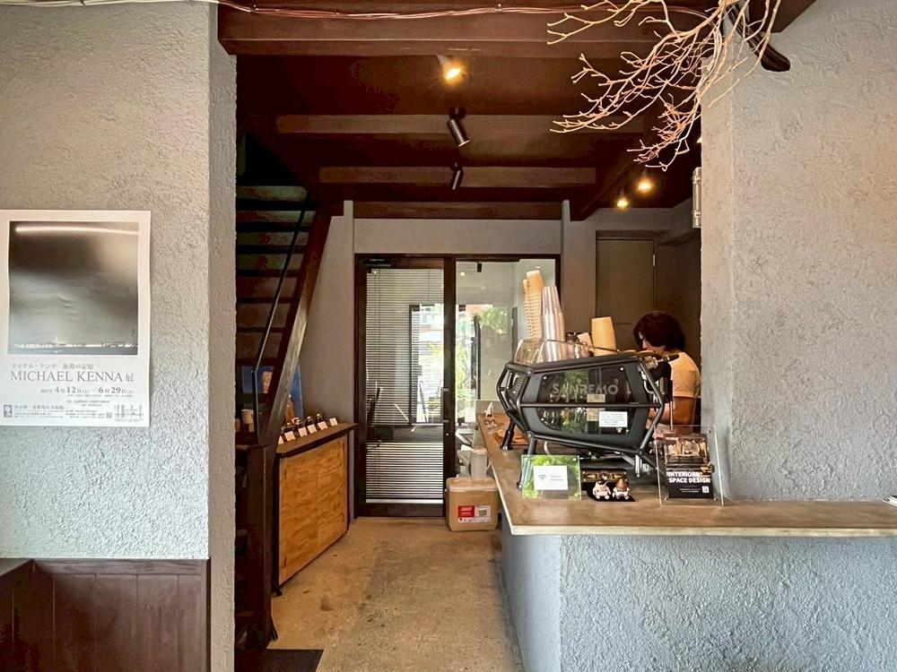 京都市左京区下鴨上川原町1の賃貸物件/1階のLaughter KAMOGAWAstandを通り抜けて正面のA区画へ。左の階段を上がれば2階の2区画