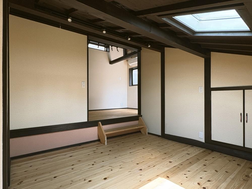 京都市下京区猪熊通三哲下る上夷町の賃貸物件/2階｜天窓からの陽射しがしっかりと入る