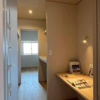 京都市右京区西院東今田町の売買物件/収納内にはデスクも造作されている。必要なければ収納として利用可能。