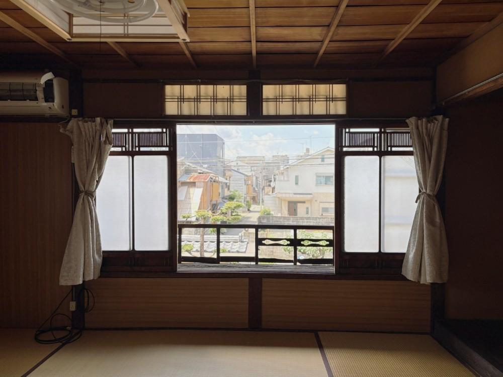 京都市北区紫野南舟岡町の賃貸物件/2階西側｜東側の窓も開けると気持ち良い風が入ってきました。
