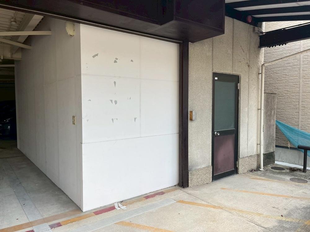 京都市上京区元誓願寺通大宮西入元妙蓮寺町の賃貸物件/この扉が専有部への入口