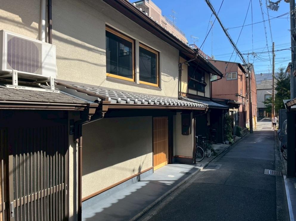京都市左京区二条通川端東入二丁目杉本町の売買物件/通りの先に見えるのが二条通（50mほど）