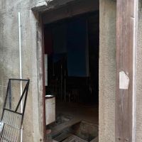 京都市東山区門脇町の賃貸物件/門をくぐって少し進むとボイラー室入口。暗いので夜は特に要注意。