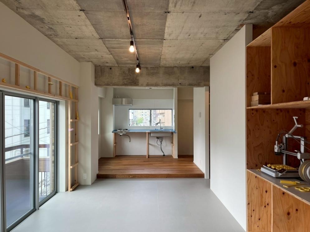 京都市右京区嵯峨中通町13-36の賃貸物件/【301※成約済】右手には3Dプリンターが設置してある