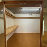 京都市左京区北白川西町の賃貸物件/3階南洋室横にはウォークインクローゼットあり。8畳間ぐらいありそうな広さ
