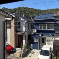 京都市西京区嵐山朝月町の賃貸物件/2階西側の窓から｜松尾山がひょっこり