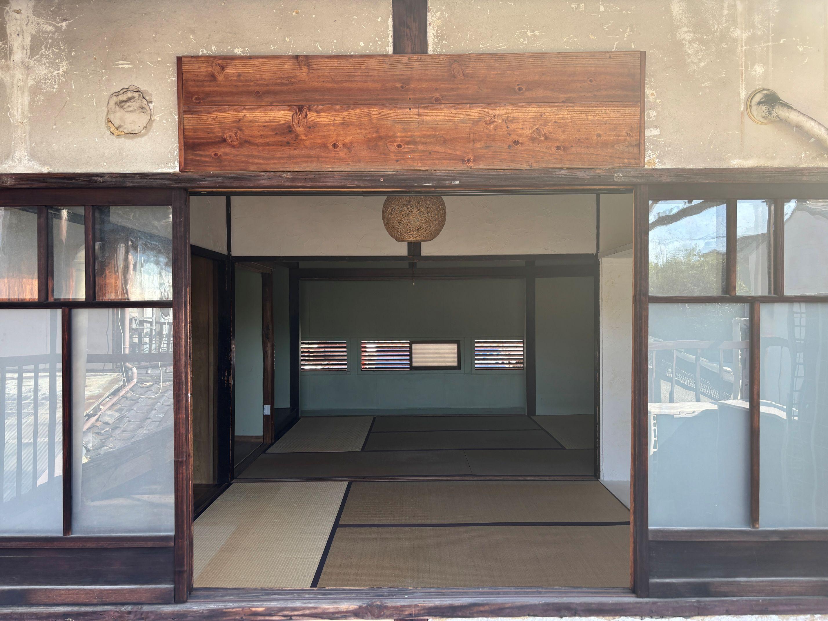 京都市北区紫竹西桃ノ本町の賃貸物件/ベランダから室内をみたところ、2人でも十分な広さ