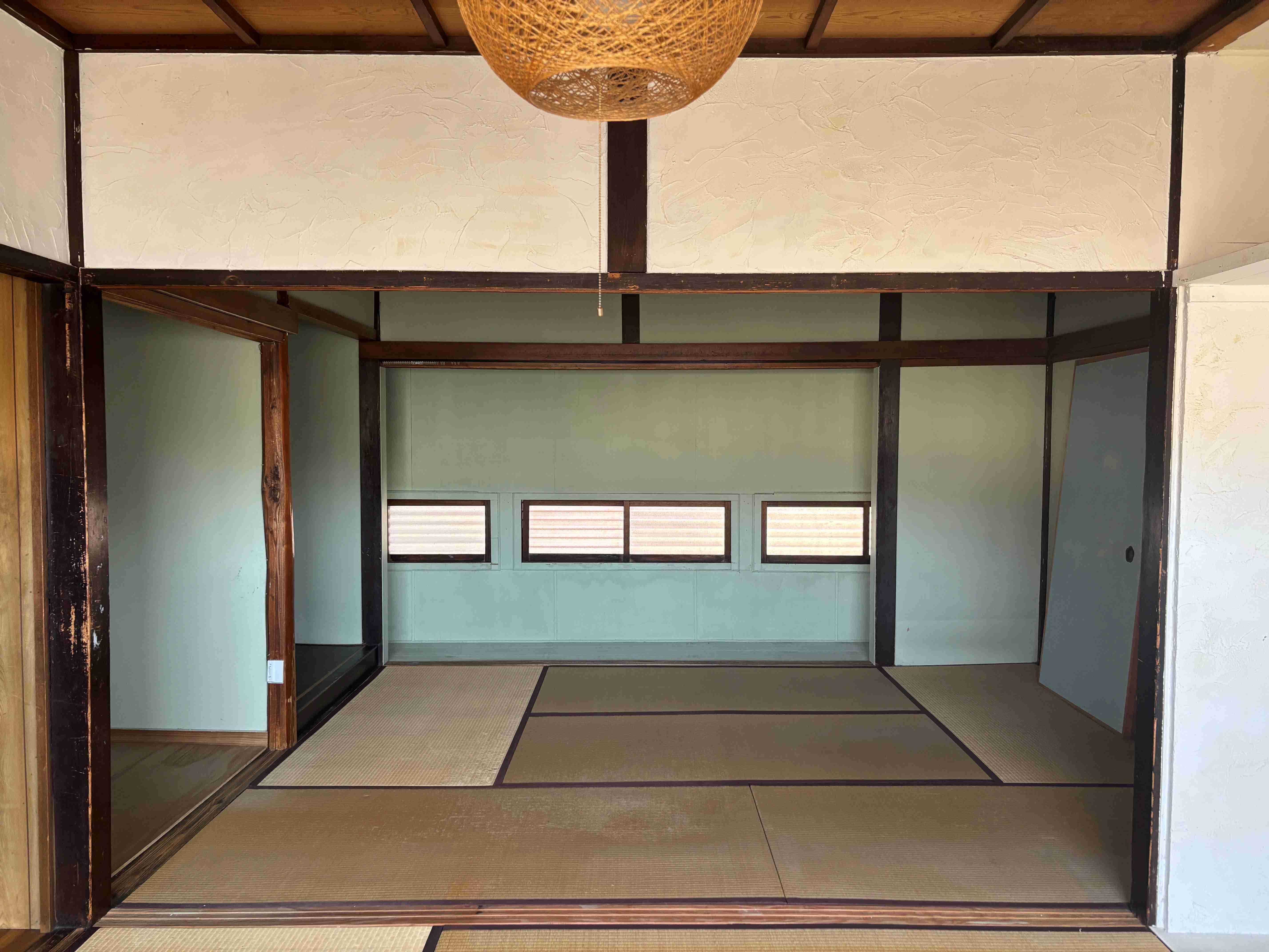 京都市北区紫竹西桃ノ本町の賃貸物件/壁のライムグリーンが印象的な壁面、このまま使っても