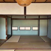 京都市北区紫竹西桃ノ本町の賃貸物件/壁のライムグリーンが印象的な壁面、このまま使っても